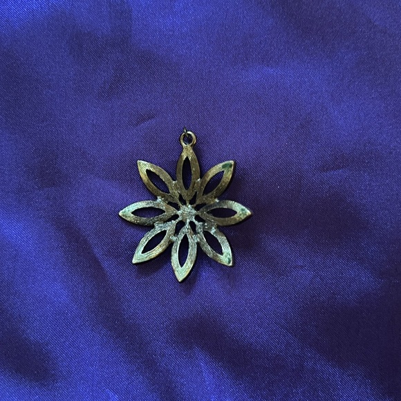 Statement pendant - Picture 2 of 2